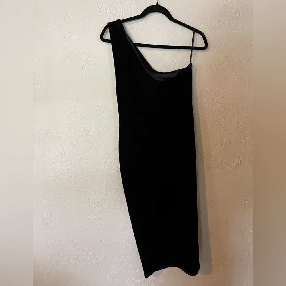 bec + bridge Black One-Shoulder Velvet Dress